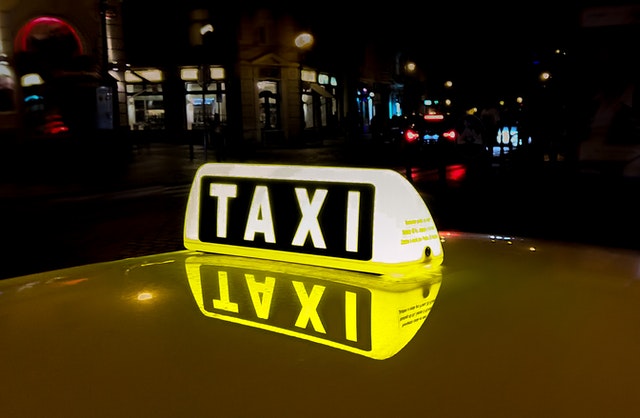 RDW Brengt Advies Uit Over Schermen In Taxi’s