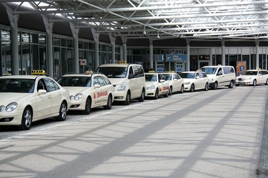 taxi vinden luchthaven